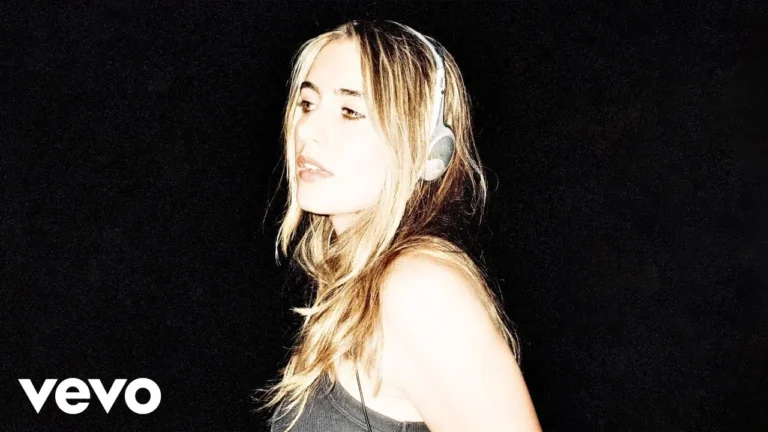 Elle Coves Rumours