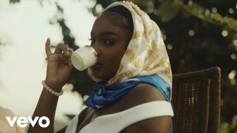 Likkle Vybz Clock That Tea