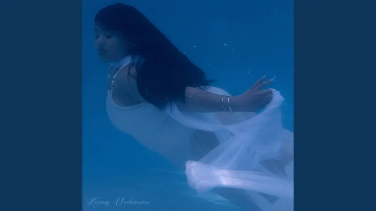Benita Kissing Underwater